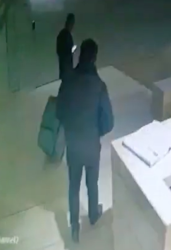  grindr asaltante vigilante edificio