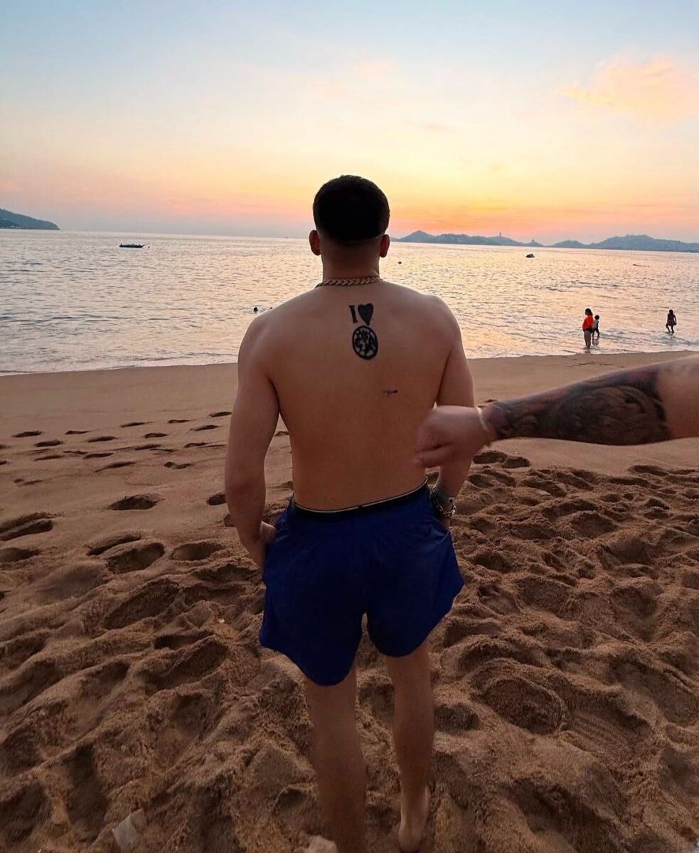 Tatuaje del Club América cantante de reguetón