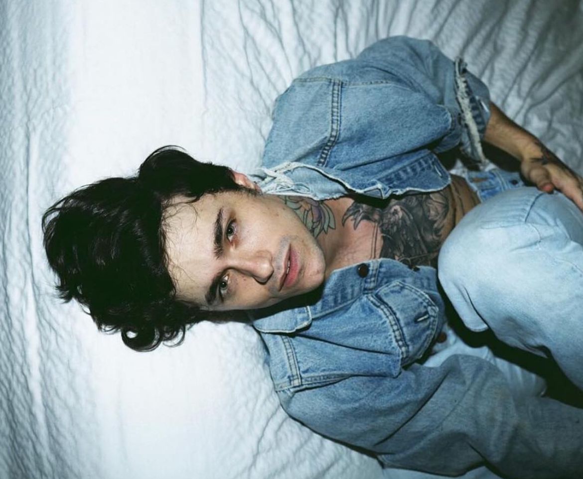 Jake bass tatuajes actor gay cine videos