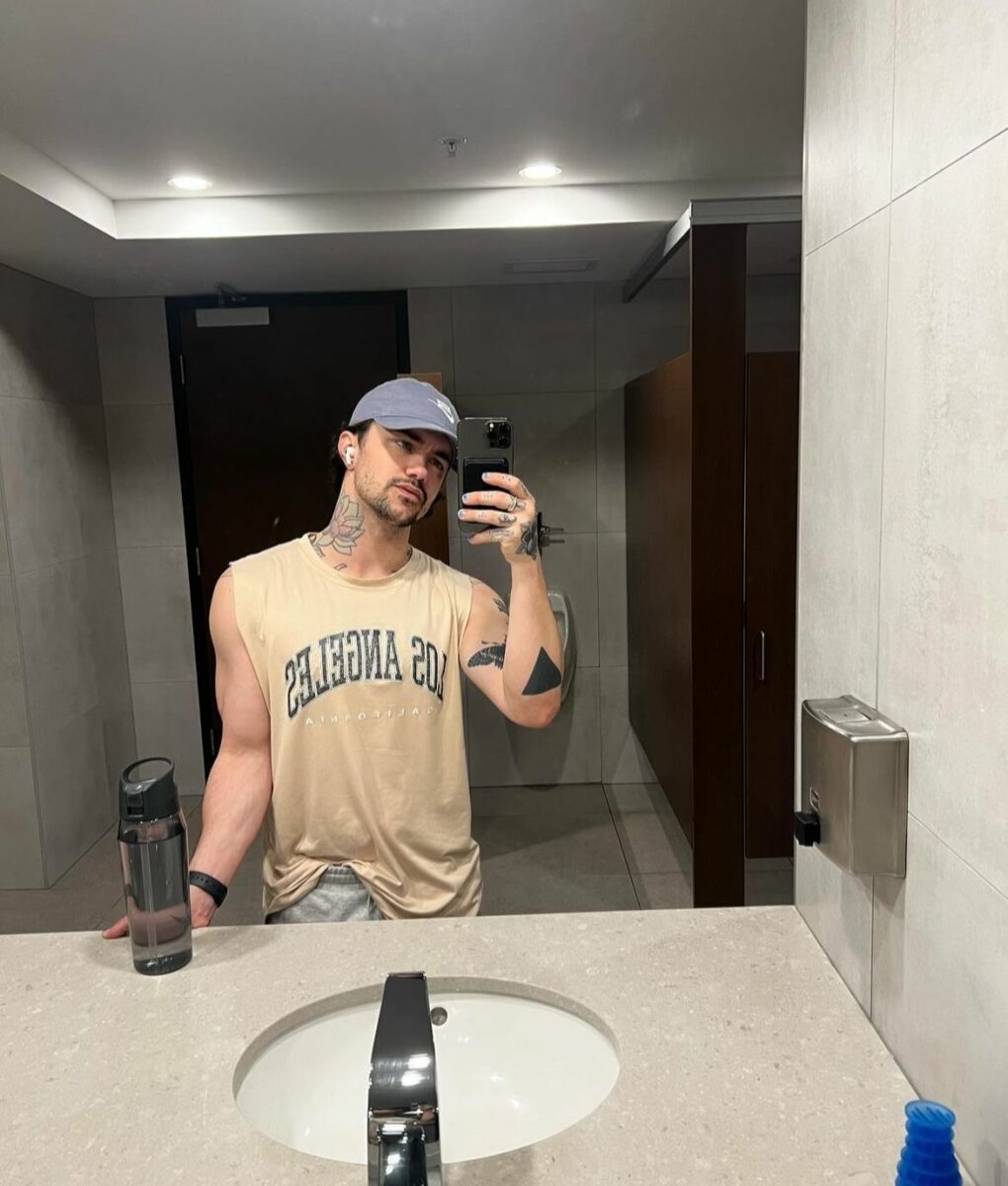 Jake bass actor gay videos sexualidad pareja 2024 actualidad