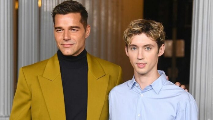 Ricky Martin y Troye Sivan cuál es la relación que existe entre los cantantes gay fotos videos