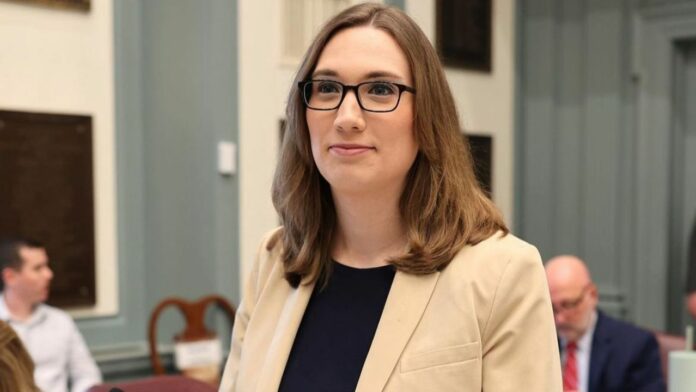 Sarah McBride política trans estados unidos delaware biografía congreso biografía sexualidad pareja fotos videos