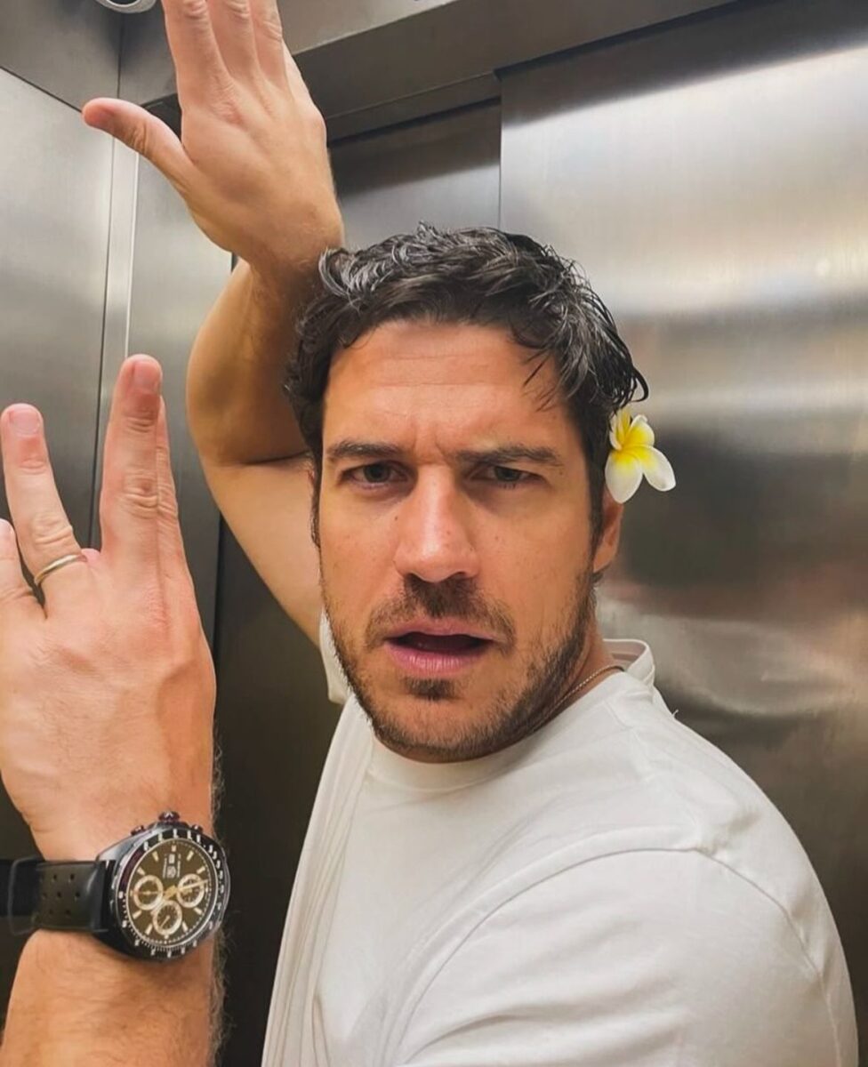 Marco Pigossi actor brasiñeño videos fotos pareja sexualidad gay