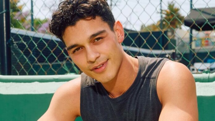 Anthony Keyvan actor personaje gay en Besos, Kitty, XO, Kitty pareja sexualidad biografía 2025