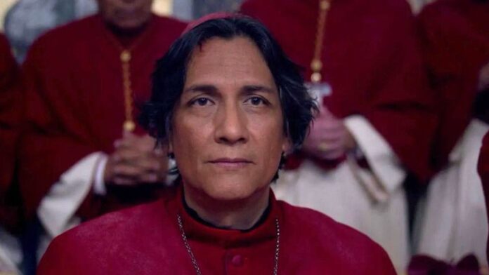 Cónclave película explicación del final intersexual intersex carlos diehz inocencia cardenal benítez lgbt