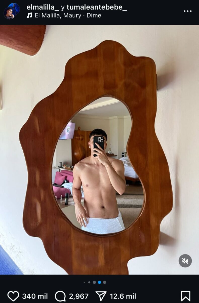 cantante de reguetón en toalla