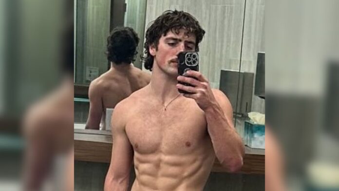 Benson Boone fotos videos ropa interior biografía sexualidad pareja cantante gay