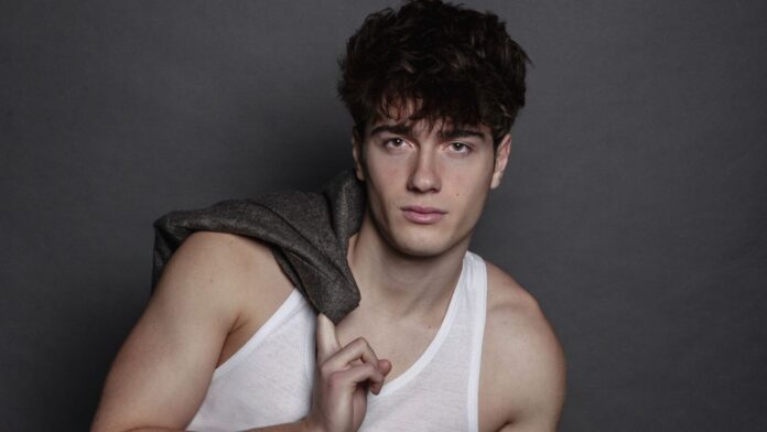 Biel Anton Pleayo de Física o química la nueva generación actor sexualidad pareja videos fotos gay