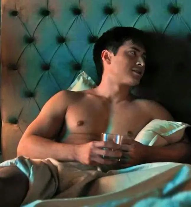 Hudson Williams bed scene heated rivalry Shane Hollander