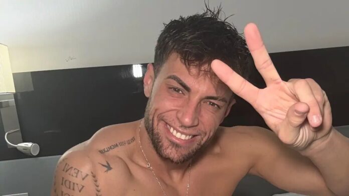 José Carlos Montoya la isla de las tentaciones pareja sexualidad biografía beso gay supervivientes