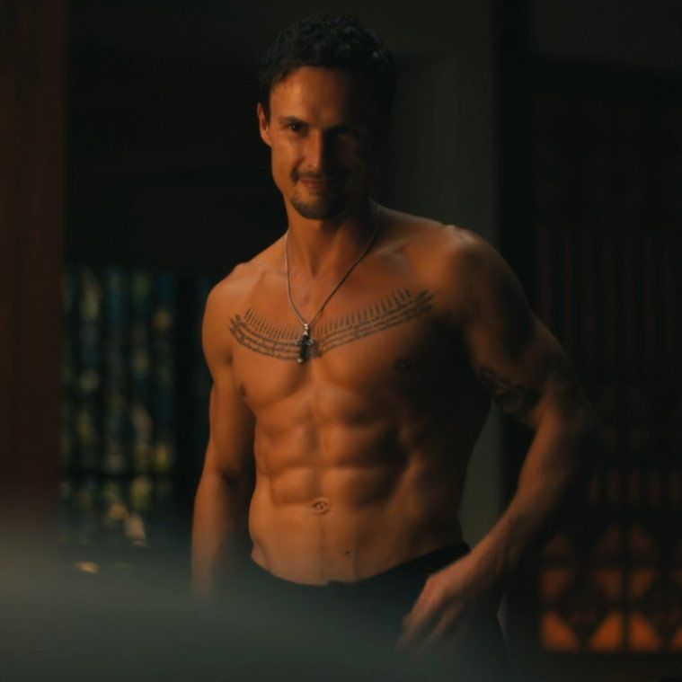 Arnas Fedaravicius actor sin playera the white lotus