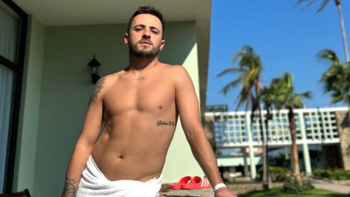 Martín Ricca video sin toalla famosos fotos en ducha baño