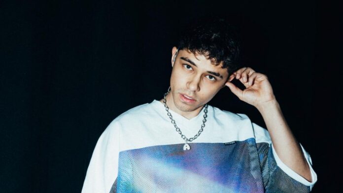 Alex Hoyer cantante sexualidad pareja danna gay fotos videos