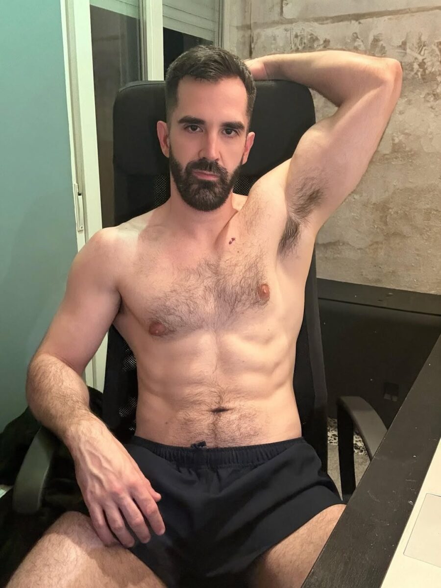 Urso actor gay porno papá de Riley de intensamente