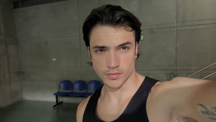 Juan Perales Sebas Olympo serie gay videos fotos pareja sexualidad novia biografía actor