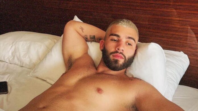 Manuel Turizo en baño fotos videos sin ropa sin playera bulto desnudo pack cantante nude xxx