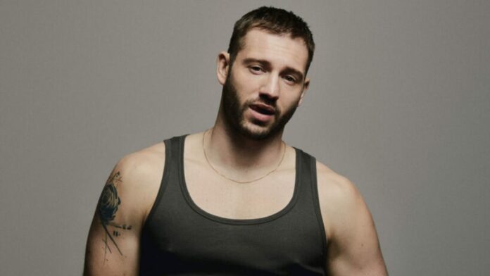 Biografía y carrera de Alexander Lincoln actor lgbt de in from the side película gay sexualidad pareja