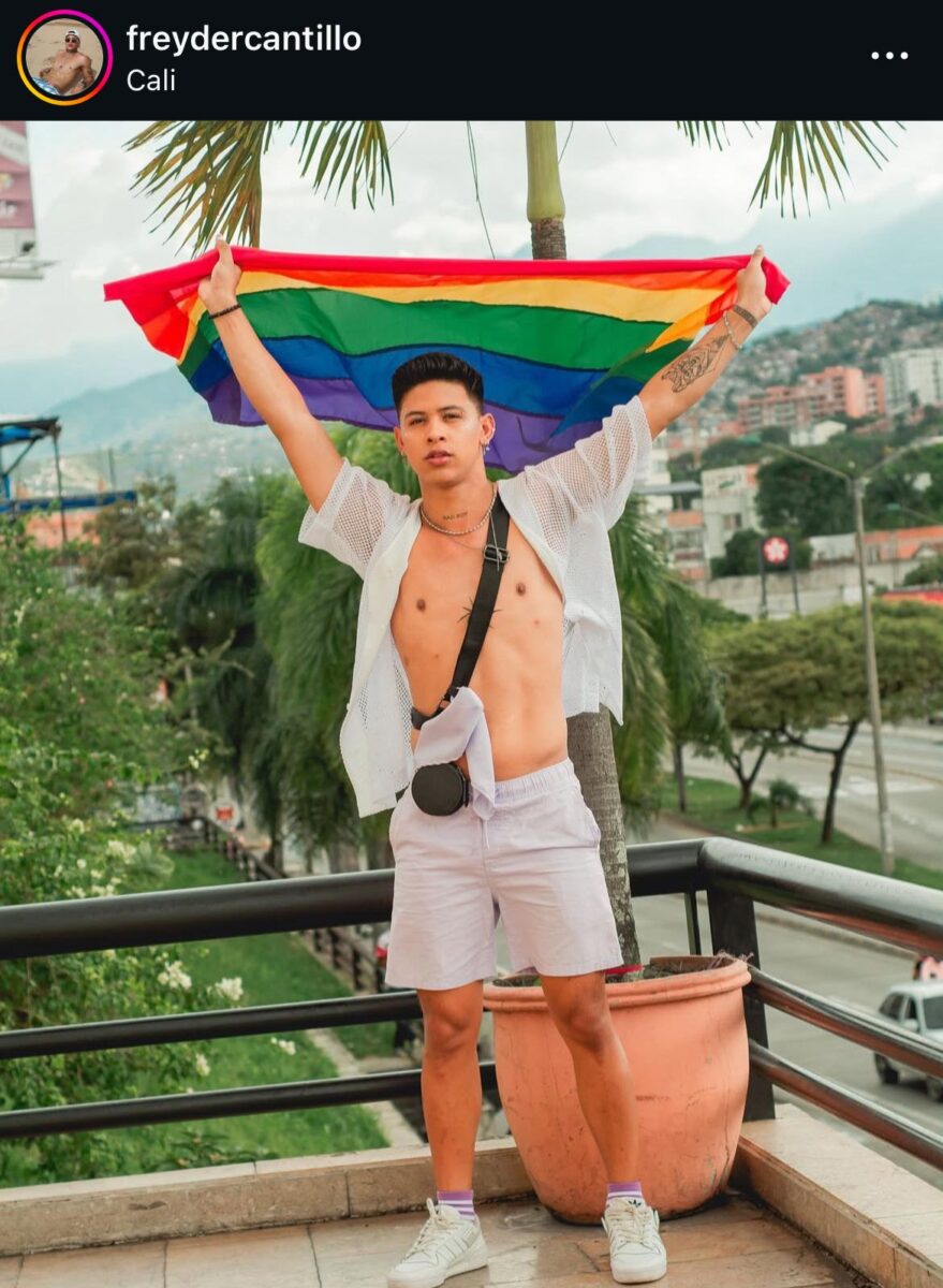 Freyder cantillo con bandera LGBT pride