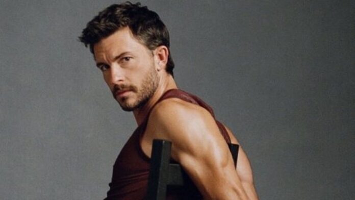 Jonathan Bailey actor gay Bridgerton wicked fotos videos biografía