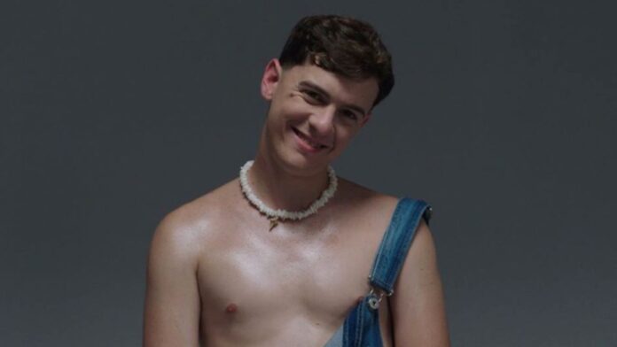 guaynaa-fotos-en-traje-de-bano-cantante-de-regueton-sin-playera Guaynaa cantante sin playera en alberca puerto rico 2025 traje de baño